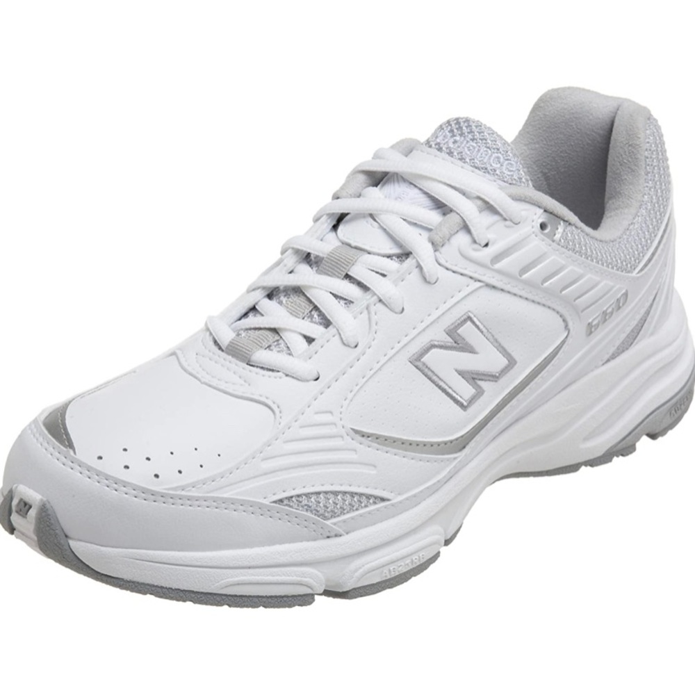 NWOT New Balance Athletic Fitness Shoe Mens Size 7.5 Womans Size 9 White Lace Up
